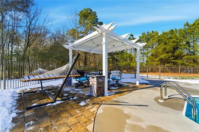 2100 Saint Brides RD W, Chesapeake, VA 23322