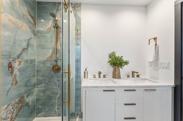 132 Thelma Ter, Linden City, NJ 07036