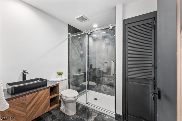 132 Thelma Ter, Linden City, NJ 07036