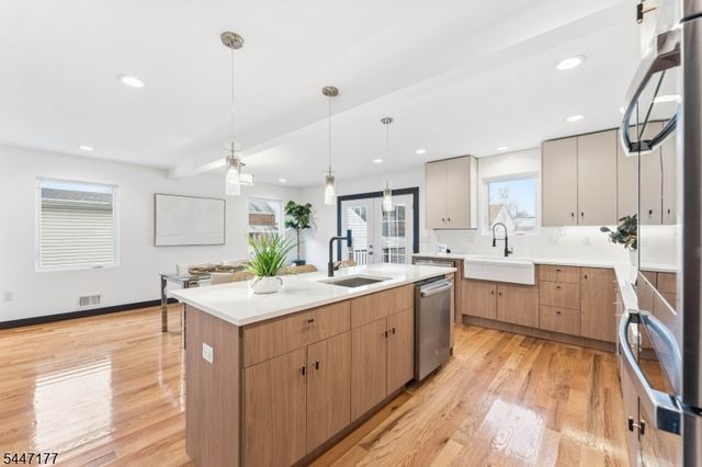132 Thelma Ter, Linden City, NJ 07036
