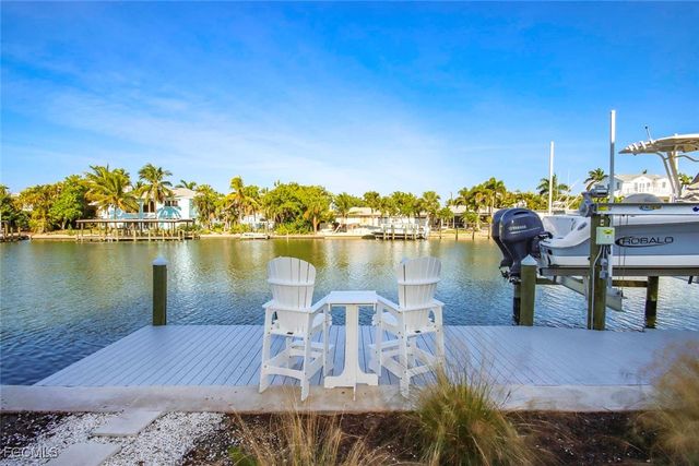 1520 Angel DR, Sanibel, FL 33957