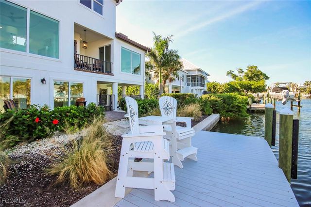 1520 Angel DR, Sanibel, FL 33957