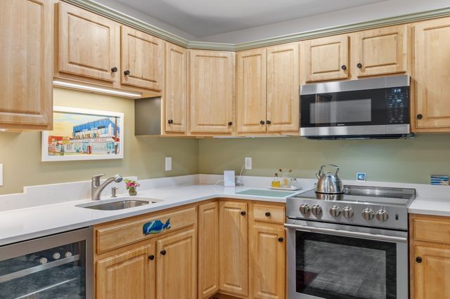 135 Beach Road B207, Salisbury, MA 01952