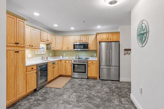 135 Beach Road B207, Salisbury, MA 01952