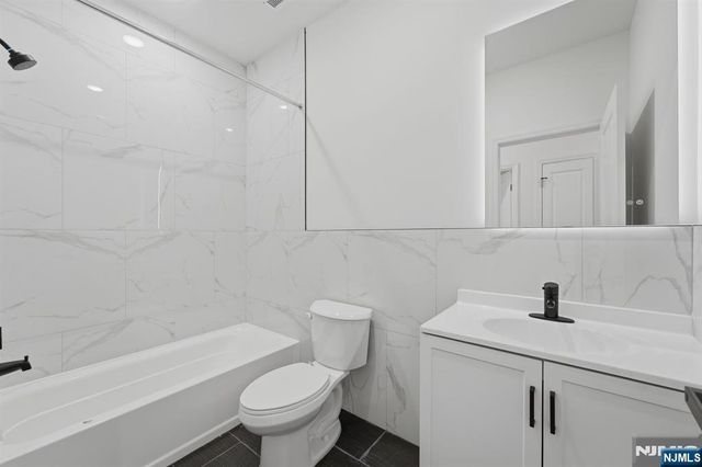 26 Parkhurst Street, Newark, NJ 07114