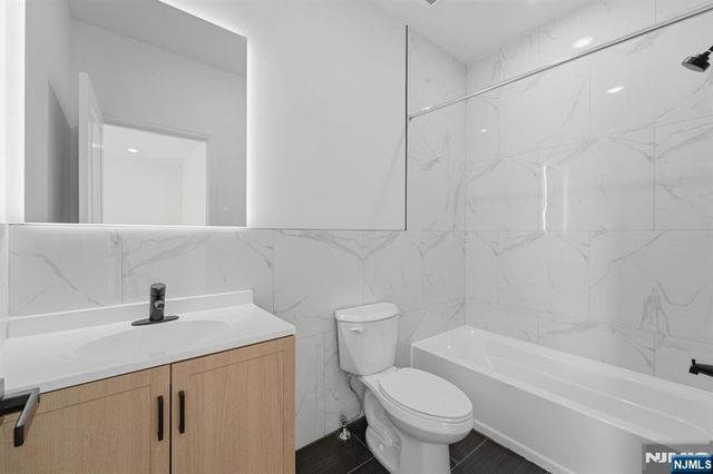 26 Parkhurst Street, Newark, NJ 07114