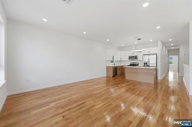 26 Parkhurst Street, Newark, NJ 07114