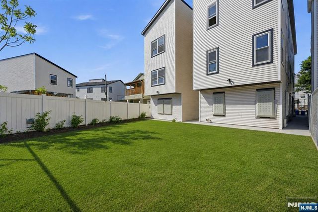 26 Parkhurst Street, Newark, NJ 07114