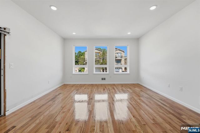 26 Parkhurst Street, Newark, NJ 07114