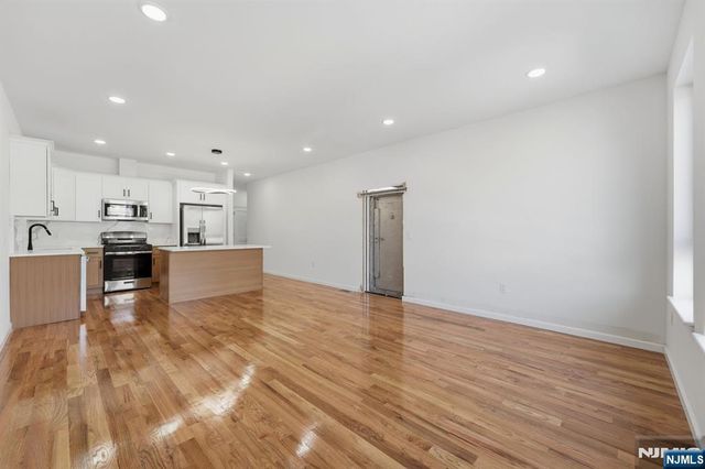 26 Parkhurst Street, Newark, NJ 07114