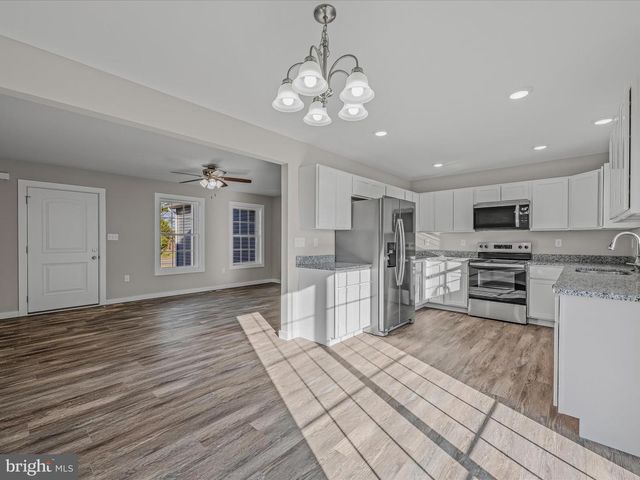 2298 NADENBOUSCH LN, Martinsburg, WV 25405