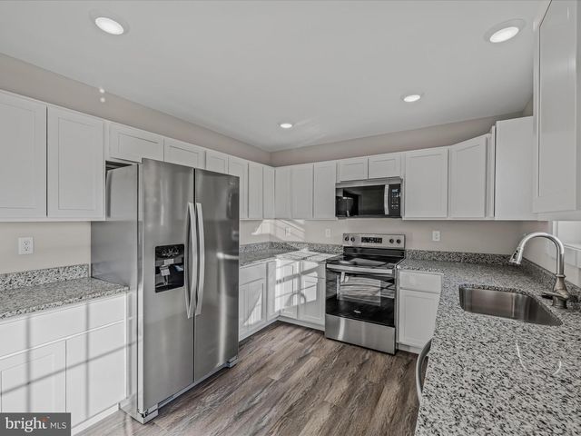 2298 NADENBOUSCH LN, Martinsburg, WV 25405