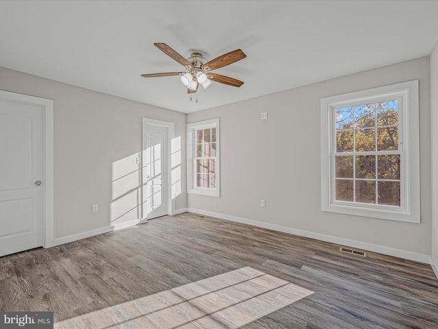 2298 NADENBOUSCH LN, Martinsburg, WV 25405
