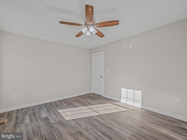 2298 NADENBOUSCH LN, Martinsburg, WV 25405