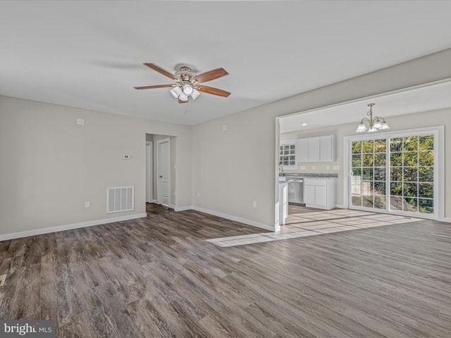 2298 NADENBOUSCH LN, Martinsburg, WV 25405