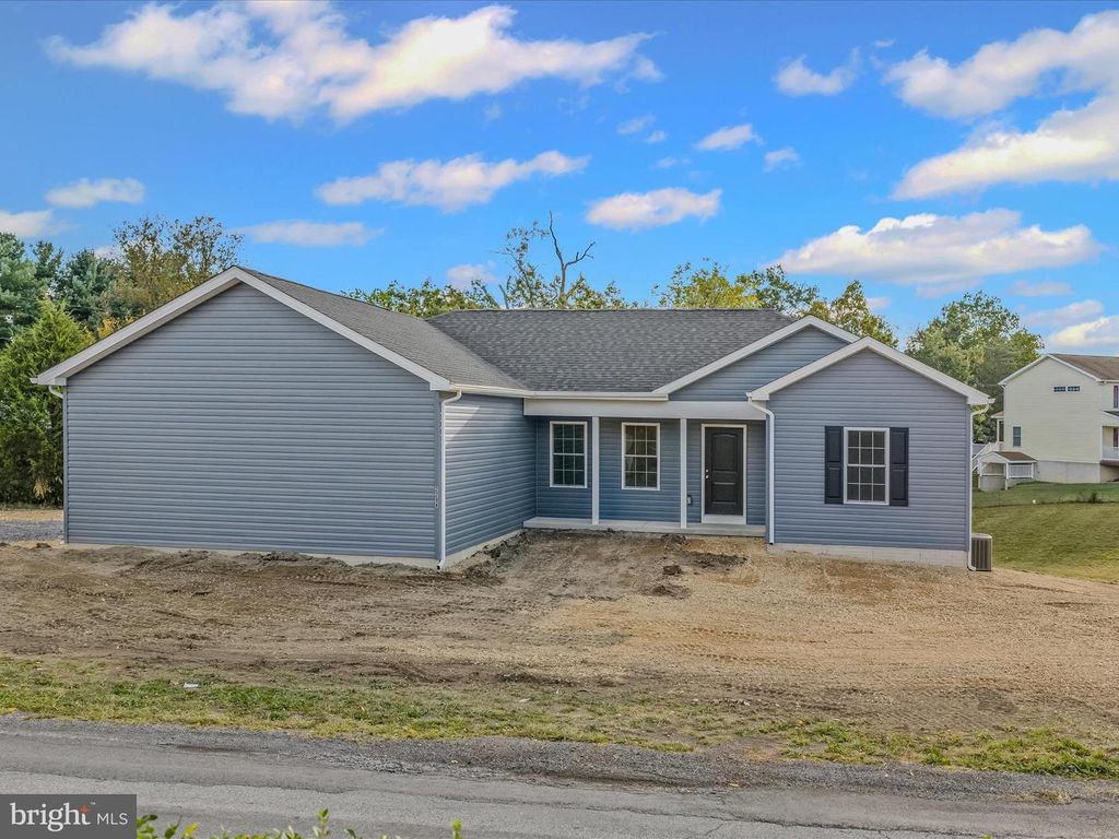 2298 NADENBOUSCH LN, Martinsburg, WV 25405