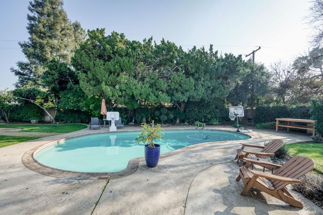 6262 N Farris Avenue, Fresno, CA 93711