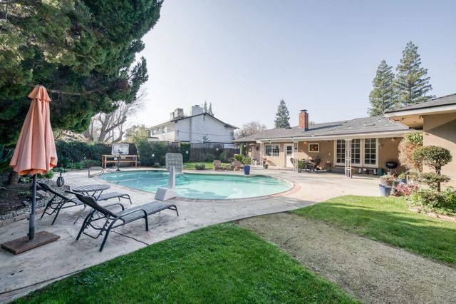 6262 N Farris Avenue, Fresno, CA 93711