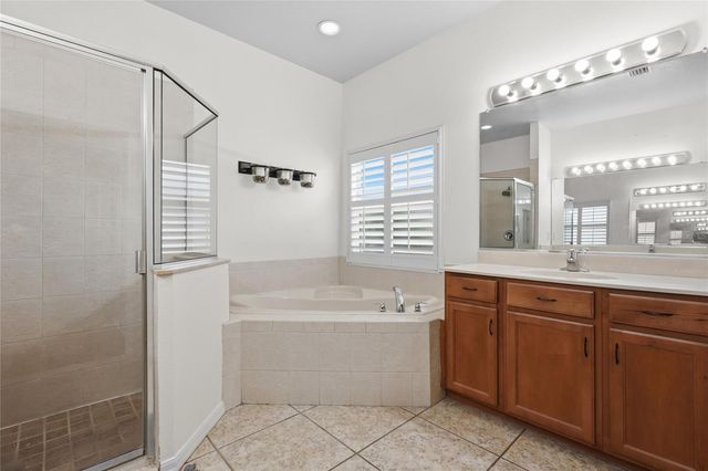 1729 PINYON PINE DR, Sarasota, FL 34240