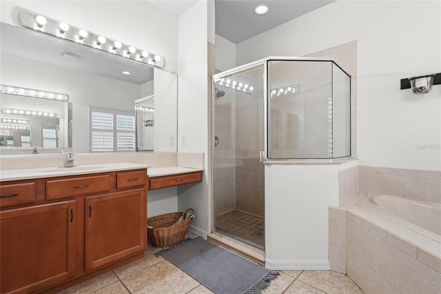 1729 PINYON PINE DR, Sarasota, FL 34240