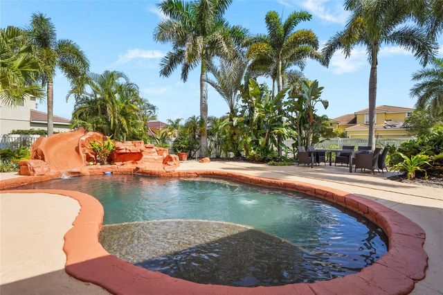 1729 PINYON PINE DR, Sarasota, FL 34240