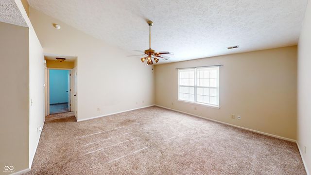 1096 Bumblebee Way, Greenfield, IN 46140