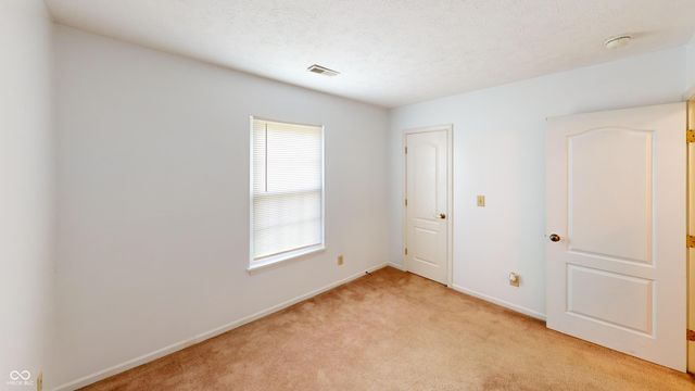 1096 Bumblebee Way, Greenfield, IN 46140