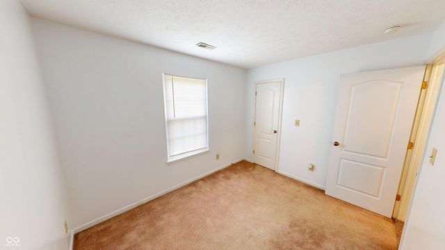 1096 Bumblebee Way, Greenfield, IN 46140