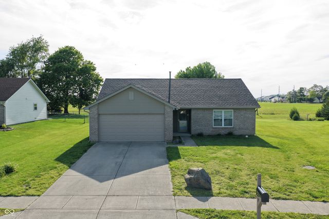 1096 Bumblebee Way, Greenfield, IN 46140