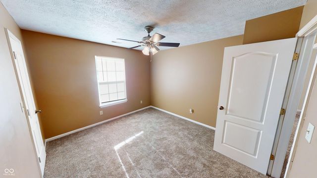 1096 Bumblebee Way, Greenfield, IN 46140
