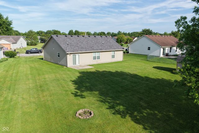 1096 Bumblebee Way, Greenfield, IN 46140