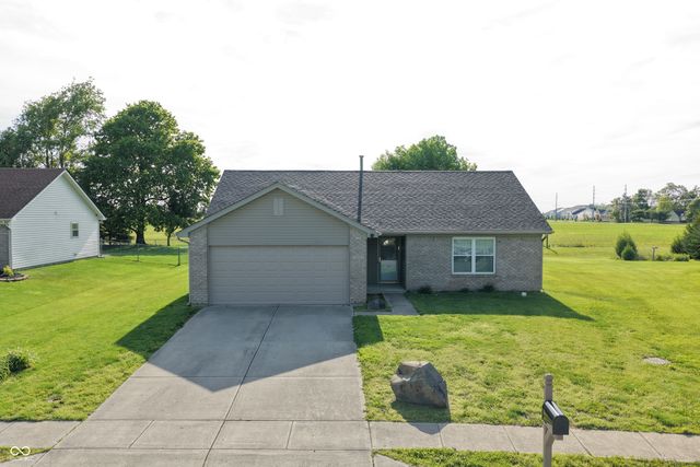 1096 Bumblebee Way, Greenfield, IN 46140