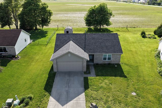 1096 Bumblebee Way, Greenfield, IN 46140
