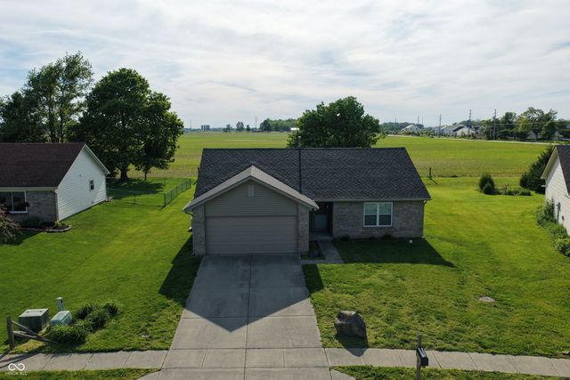 1096 Bumblebee Way, Greenfield, IN 46140