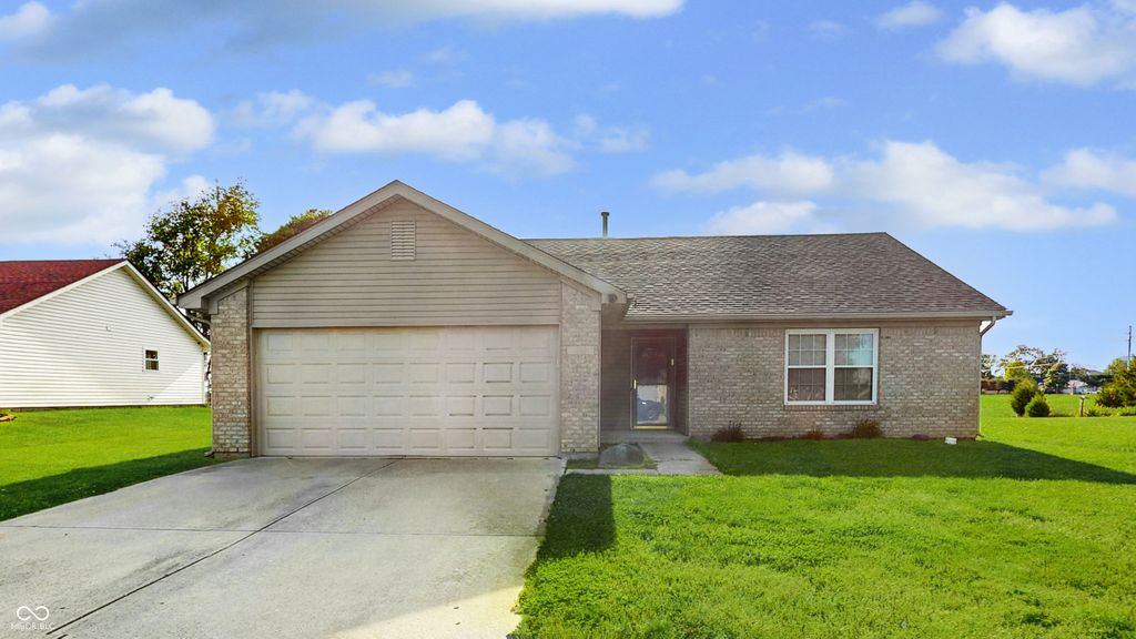 1096 Bumblebee Way, Greenfield, IN 46140