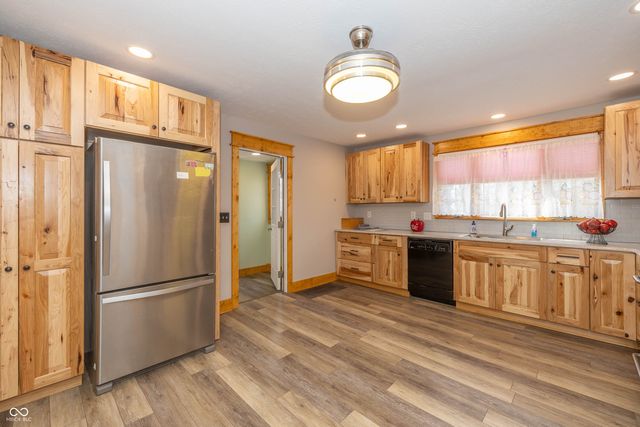 241 S Walnut Street, Jamestown, IN 46147