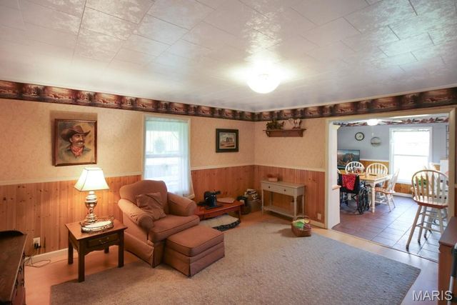 385 Woods Farm Road, Sullivan, MO 63080