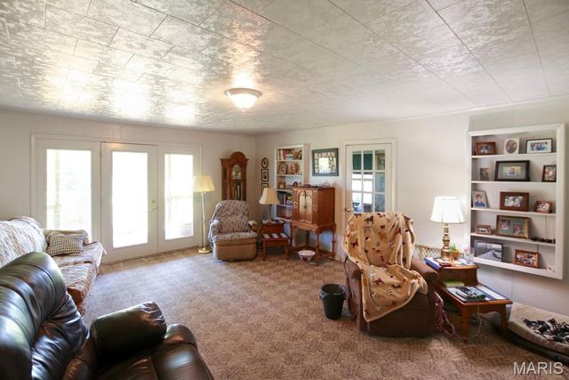 385 Woods Farm Road, Sullivan, MO 63080