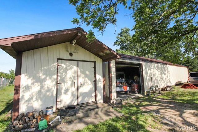 385 Woods Farm Road, Sullivan, MO 63080