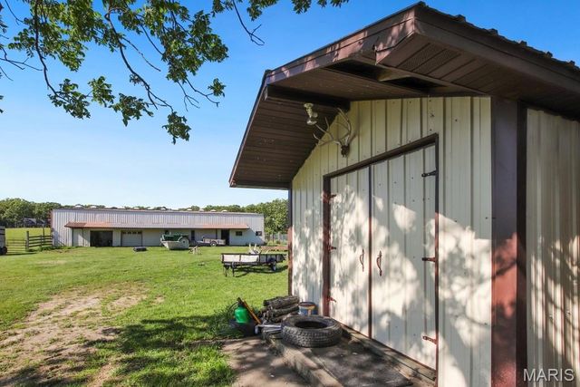 385 Woods Farm Road, Sullivan, MO 63080