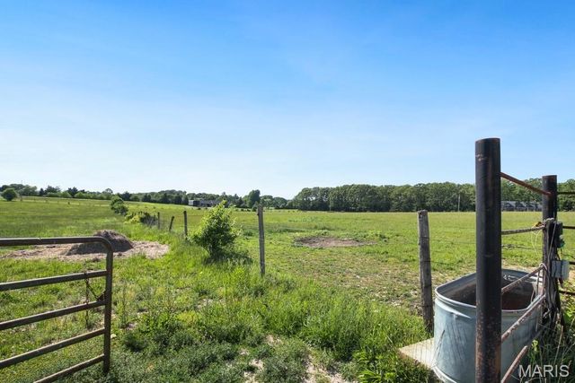 385 Woods Farm Road, Sullivan, MO 63080