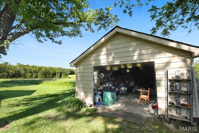 385 Woods Farm Road, Sullivan, MO 63080