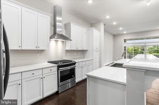 38 HAMILTON DR, Cranbury, NJ 08512