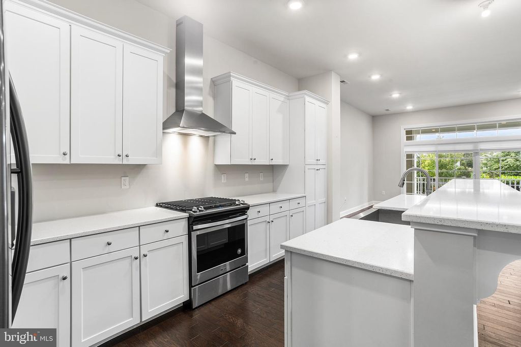 38 HAMILTON DR, CRANBURY, NJ 08512 — exterior
