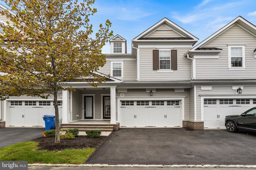 38 HAMILTON DR, CRANBURY, NJ 08512 — photo 2