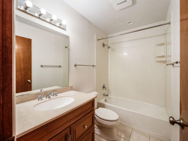 7668 Brandbury Place, Dublin, OH 43017