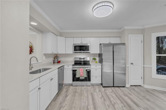 3217 Radcliffe LN, Chesapeake, VA 23321