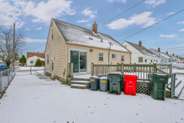 25183 Cole Street, Roseville, MI 48066