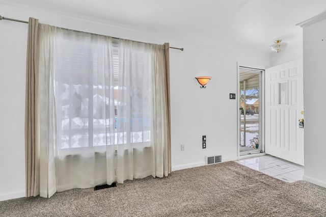 25183 Cole Street, Roseville, MI 48066