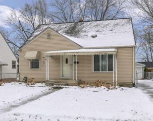 25183 Cole Street, Roseville, MI 48066